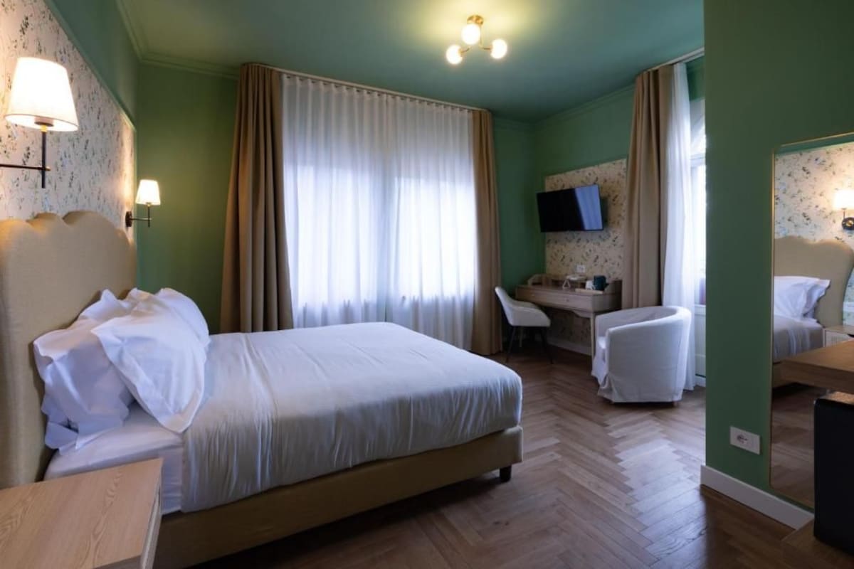 In-room safe, desk, blackout curtains, soundproofing