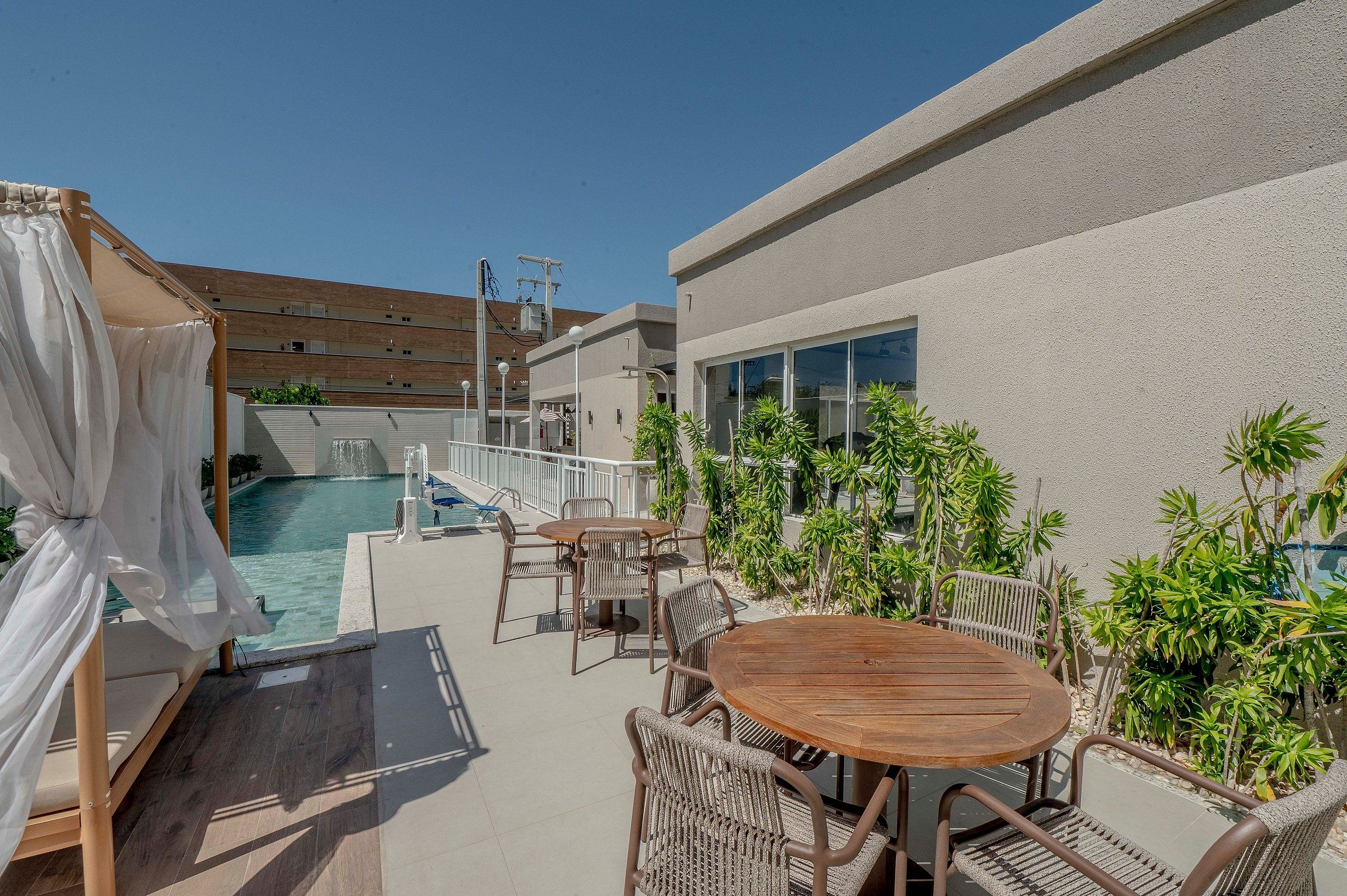 Basic Apartment | Outdoor dining