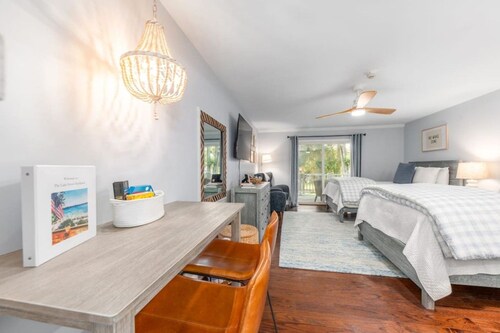 Victorian Inn #104 | 2 Queen Beds