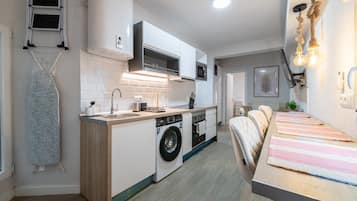 Coffee/tea maker, fridge, microwave, oven