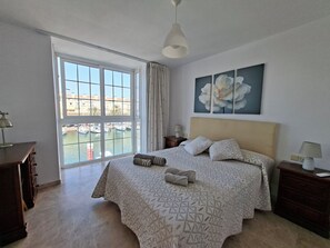 Room - A romantic spot next to the sailboats and the beach... (Almerimar)