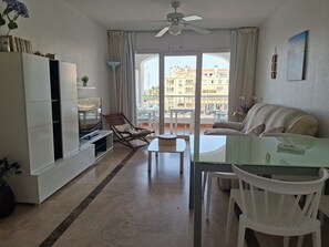 Living area - A romantic spot next to the sailboats and the beach... (Almerimar)