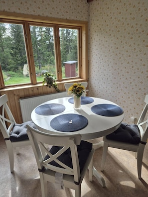 House, 1 Bedroom, Patio | Dining room