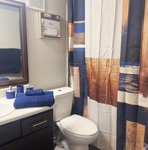 Bathroom - Spacious 1bdr Townhome Minutes from ATT Stadium (Arlington)