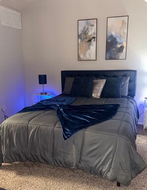 Room - Spacious 1bdr Townhome Minutes from ATT Stadium (Arlington)