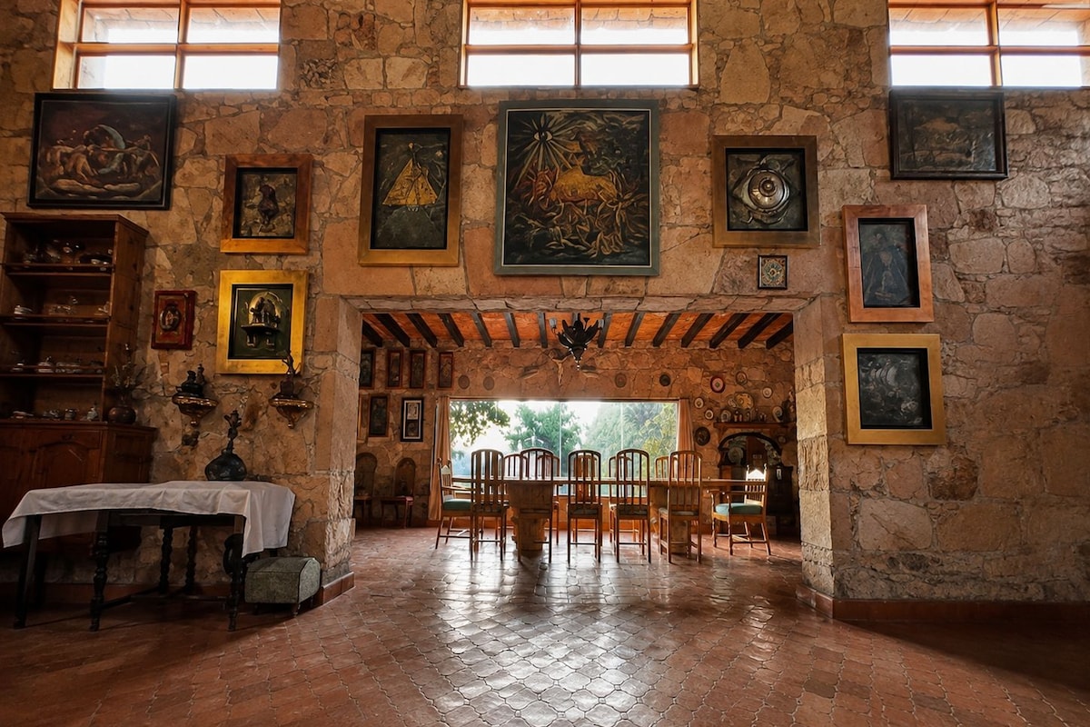 Deluxe House, Patio, Pool View | Interior