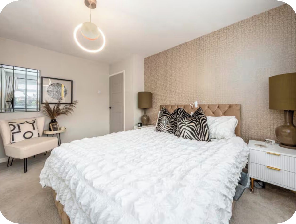 Iron/ironing board, WiFi, bed sheets