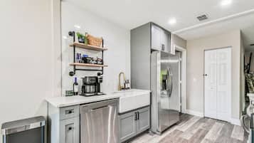 House, Multiple Beds, Garden View (7208 S Juanita St) | Private kitchen