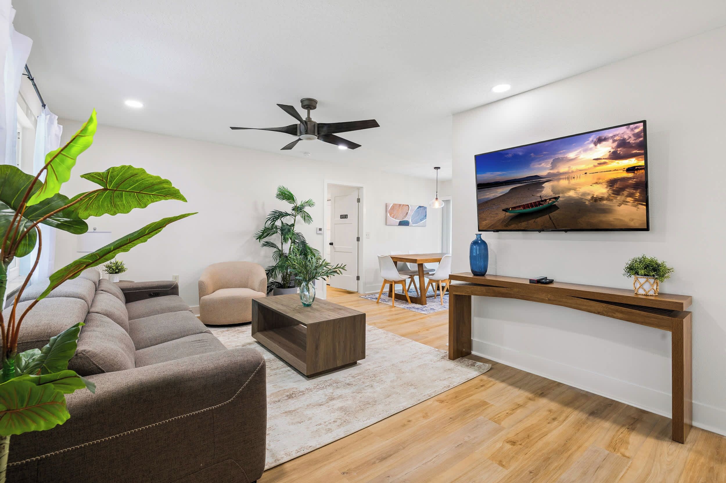 House, Multiple Beds, Garden View (34807 Evergreen Way) | Living area