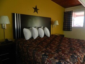 Unclassified image, 4 of 14, button - Freer motel (Freer)