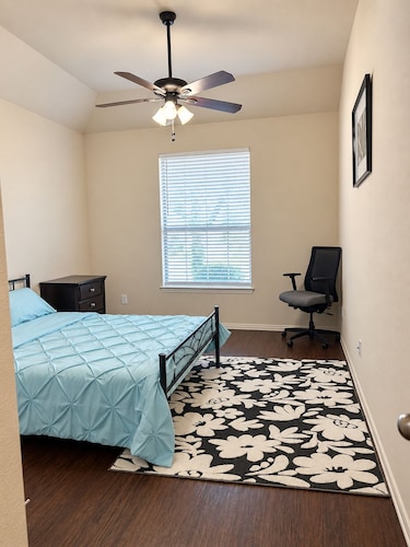 Spacious 4-bedroom house in cool Cedar Hill with AC