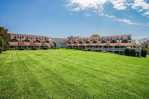 1BR Condo w/ Bay Views + Kitchenette + Jacuzzi Tub