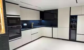 Unclassified image, 5 of 16, button - MODERN 2-BEDROOM RETREAT 8 MINUTES FROM THE PALAIS DES FESTIVALS (Cannes)