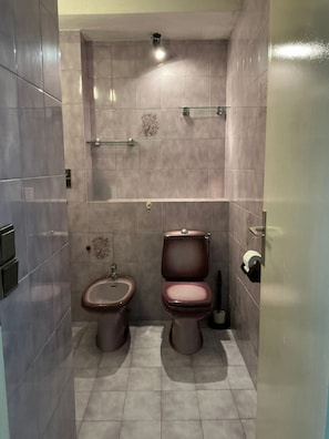 Unclassified image, 3 of 8, button - Vrbo Property (Saint-Laurent-du-Var)