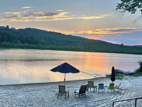 Waterfront Lake Cottage - Lake Access -Kayaks