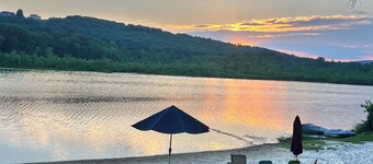 Waterfront Lake Cottage - Lake Access -Kayaks