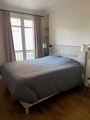 WiFi (free), bed sheets - Vrbo Property (Paris)