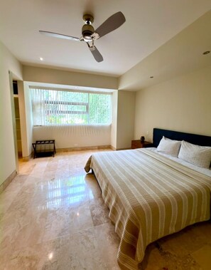 Room - Comfort & Gorgeous Ocean Views: Paramount Bay (Puerto Vallarta)