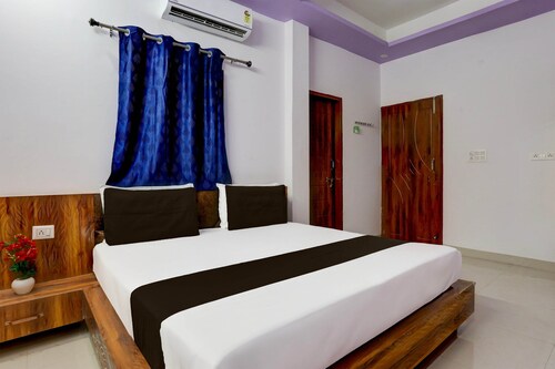 Deluxe Adinath Guest House