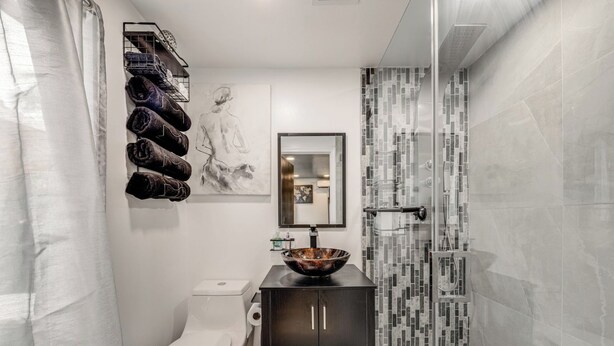Bathroom - Amazing stay containers (West Park)