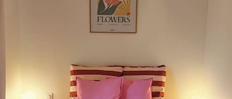 WiFi, bed sheets