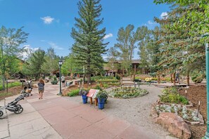 A landscaped garden area with pathways, benches, and potted plants. - Spacious 2-bedroom loft condo in downtown Estes Park - walk to restaurants/shops (Estes Park)
