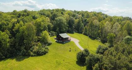 Secluded Cabin Villa With Hot Tub, Pond & Hiking