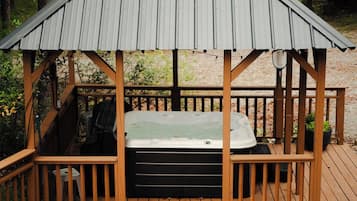 Bồn tắm spa ngoài trời