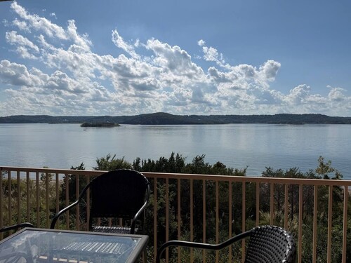 Escape to Sunset Shores! Come for the lake, golf or Branson-Stay for the suns...