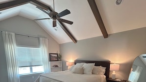 Room - Spacious 4-bedroom house in Fayetteville, AR (Fayetteville)