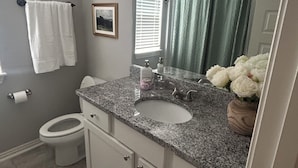 Bathroom - Spacious 4-bedroom house in Fayetteville, AR (Fayetteville)