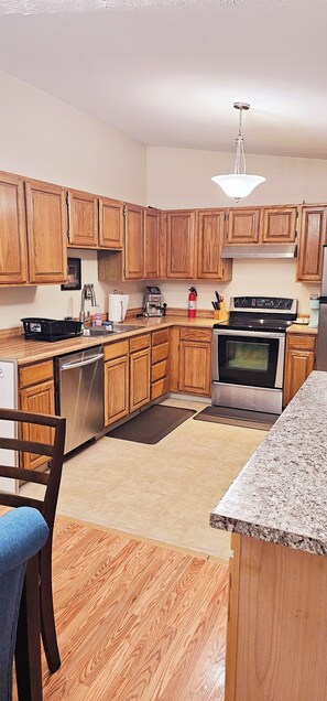 A kitchen with wooden cabinets, stainless steel appliances, and a granite countertop. - Lovely Ranch Home 3Bed/2Bath, Garage, Huge Backyard in UMED district (Anchorage)