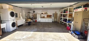 Interior - Lovely Ranch Home 3Bed/2Bath, Garage, Huge Backyard in UMED district (Anchorage)