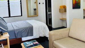 Unclassified image, 2 of 6, button - Private studio with AC in the heart of Accra (Accra)