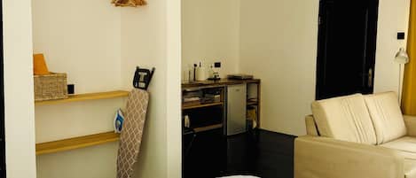 Iron/ironing board, WiFi (free), bed sheets