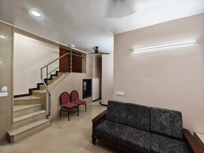 Front of property - Majestic Homestay Villa-Aravind Hospital (Madurai)