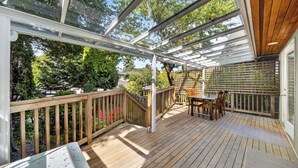 Unclassified image, 2 of 57, button - Spacious 6BR Vancouver Home • Sleeps 11 • Point Grey (Vancouver)