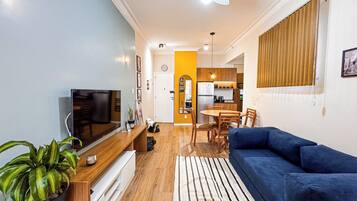 Deluxe Apartment, 1 Double Bed with Sofa bed, Kitchen, Mountain View | Living area