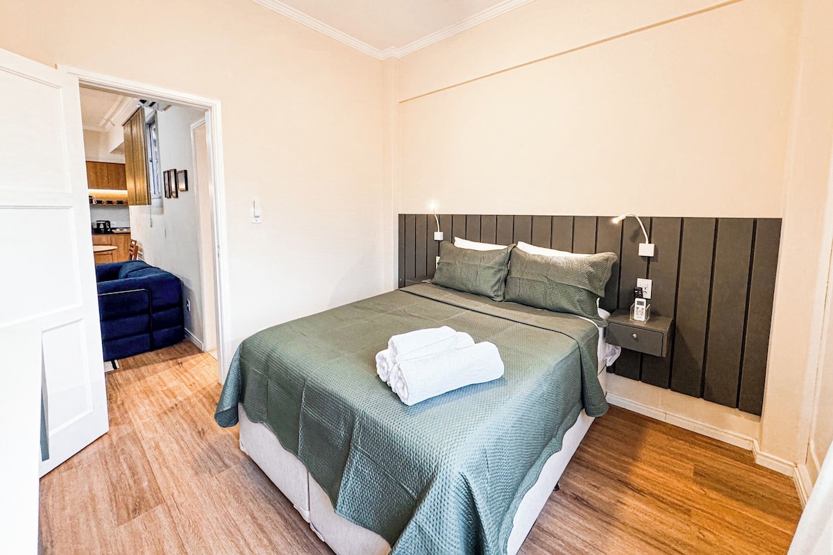Deluxe Apartment, 1 Double Bed with Sofa bed, Kitchen, Mountain View | In-room safe, laptop workspace, iron/ironing board, WiFi (free)