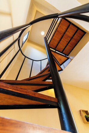 A spiral staircase with wooden steps and black metal railings. - Villa Kaax Pristine Jungle gem w Plunge and Pool (Tulum)