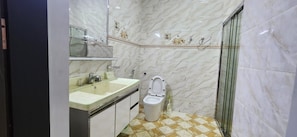 Quarto casal, sacada | Banheiro