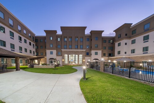 Accessible Suite in Baytown | Free Breakfast!