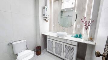 Comfort Apartment, 2 Bedrooms, Kitchen | Bathroom | Shower, free toiletries, hair dryer, towels