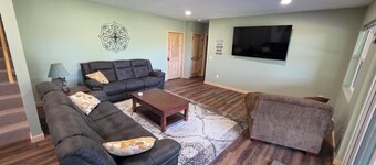 NEW Lakefront Home built 2026, Modern/Rustic, Kayaks & Games, 20 Min to WI Dells