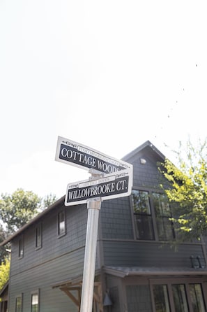 A street sign with 'COTTAGE WOODS' and 'WILLOWBROOKE CT.'