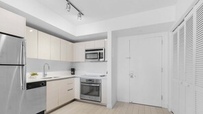 KITCHEN - Ocean View 2BR Beachwalk Resort Syle APT (Hallandale Beach)