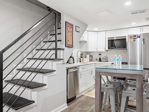 Private kitchen - Petworth 2-BR Retreat, Sherman Circle Park (Washington)