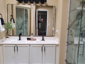 Unclassified image, 5 of 17, button - 3-bedroom house in marvelous Lake Havasu City with pool and jacuzzi (Lake Havasu City)