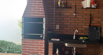 Apartamento 1 com 2 suítes 450m da praia