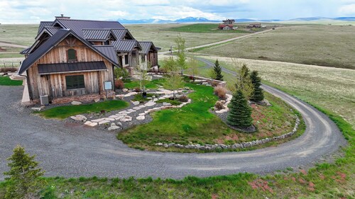 Luxury 5BR Montana Ranch Estate - Private Hot Tub + Game Room